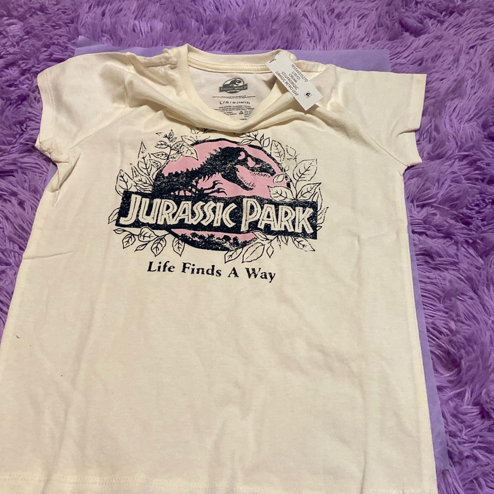 Jurassic world girls shirt new size L